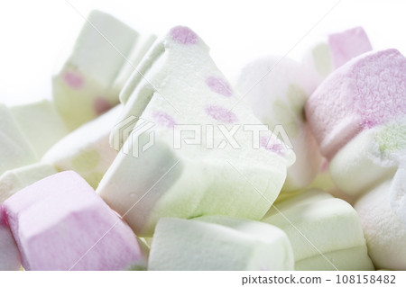 Christmas marshmallow with Christmas tree shape isolated on white background 108158482