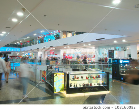 Dynamic Philippines - Luxury shopping mall cityscape in Manila and Makati (September 2023) 108160082