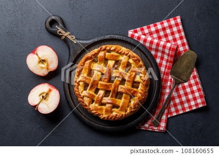 Delicious Apple Pie with Fresh Red Apples Delicious Apple Pie with Fresh Red Apples 108160655