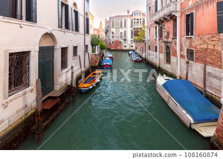 Venice. Old houses over the canal. 108160874