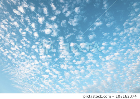 Blue sky and white clouds 108162374