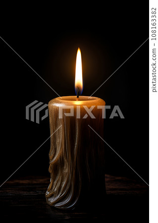 A candle in the dark room 108163382