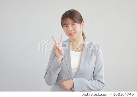 Second point pose_young woman 1 Second point pose_young woman 1 108164749