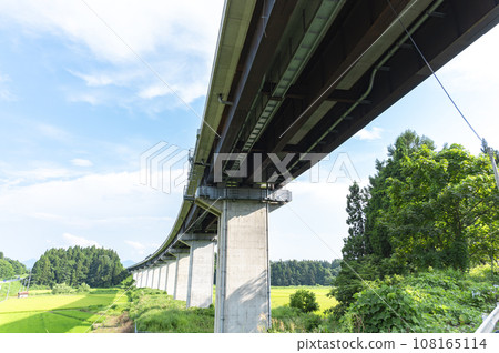 Viaduct on highway 108165114