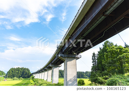 Viaduct on highway 108165123