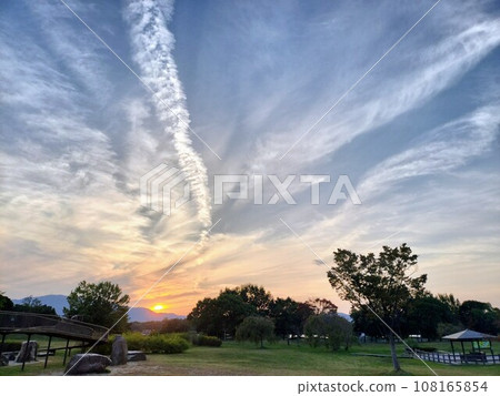 夕陽與雲彩~矢橋木保島公園 夕陽與雲彩~矢橋木保島公園 108165854