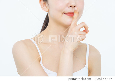 女性美麗，安靜 108165876