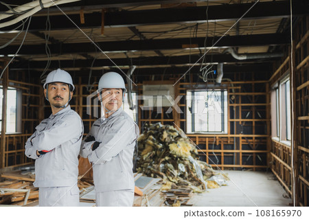 工人在建築工地工作 108165970