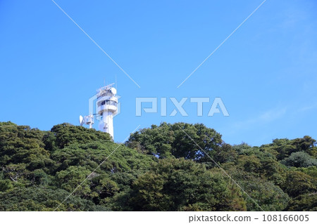 藍天與綠樹環繞的觀音崎燈塔 藍天與綠樹環繞的觀音崎燈塔 108166005