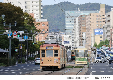 廣島電鐵 47 型 3100 號 3101 神谷町西 - 原爆圓頂屋前 廣島電鐵 47 型 3100 號 3101 神谷町西 - 原爆圓頂屋前 108166366