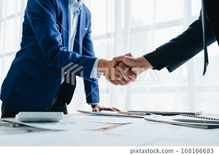 Young businesswoman and businessman collaborate with partners to increase their business investment network for Plans to improve quality next month in their office. agreement concept Young businesswoman and businessman collaborate with partners to increase their business investment network for Plans to improve quality next month in their office. agreement concept 108166683