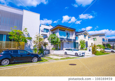 A quiet town with no telephone poles 108169459