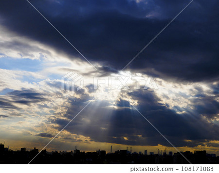 Light from between clouds/crepuscular rays Light from between clouds/crepuscular rays 108171083