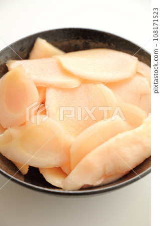 Sweetened pickled ginger 108171523