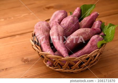 Taste of Autumn Sweet Potato Naruto Kintoki Potato Very Delicious Sticky Sweet Potato Wood Grain Back Taste of Autumn Sweet Potato Naruto Kintoki Potato Very Delicious Sticky Sweet Potato Wood Grain Back 108171870