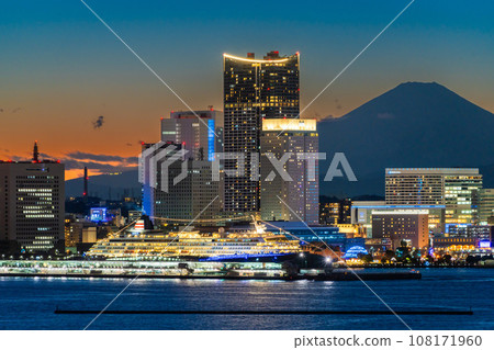 Spectacular view of Minato Mirai with Mt. Fuji visible 108171960