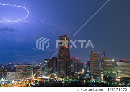 惡劣天氣下港未來的城市景觀 108171970