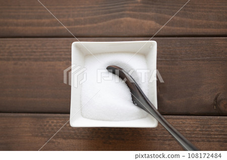 鹽和木勺 108172484