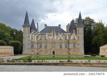 The building of a chateau (wine brewery) in the Médoc area, a famous wine-producing region north of Bordeaux, France 108174679