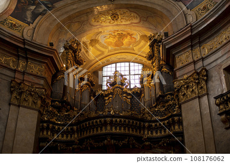 Peter's Church in Vienna, Austria Pipe organ performance.2 Peter's Church in Vienna, Austria Pipe organ performance.2 108176062