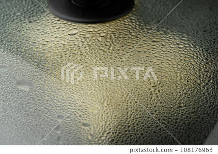 Once the gyoza is baked, steam it. 108176963