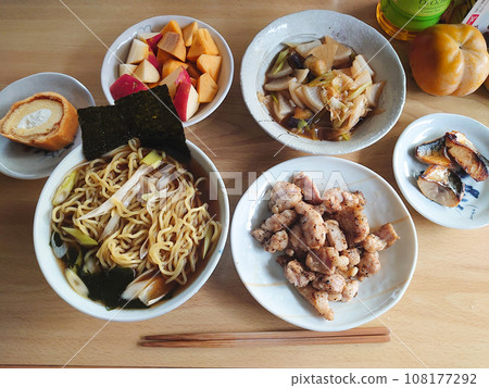 Light soy sauce ramen, ramen set, set meal Light soy sauce ramen, ramen set, set meal 108177292
