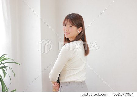 新生女子轉身_休閒 1 新生女子轉身_休閒 1 108177894