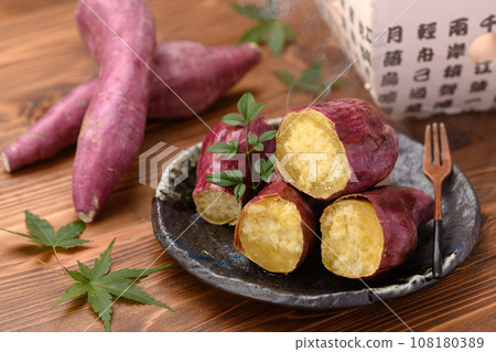 Freshly baked piping hot sweet potato (Naruto Kintoki) Autumn taste wood grain background 108180389