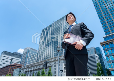 Middle-aged businessman commuting to the office 108180637