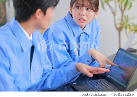 Men and women in work clothes having a meeting while looking at the CAD screen 1 108181229