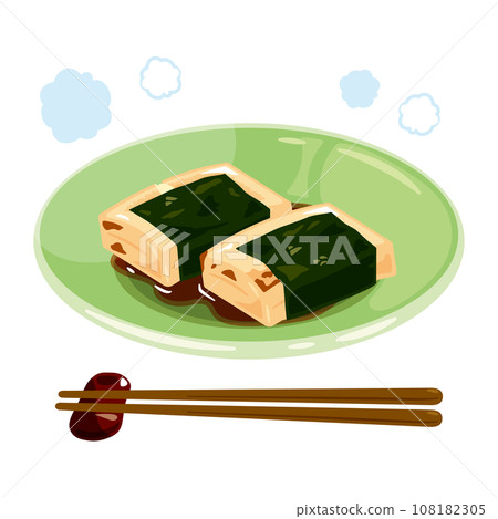 烤年糕裹著海藻放在盤子裡 烤年糕裹著海藻放在盤子裡 108182305