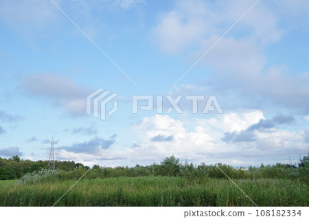藍天與草地風景 108182334