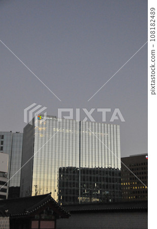 Microsoft Headquaters building in the evening in Seoul, South Korea. There is a Korean company name next to the English logo. Microsoft Headquaters building in the evening in Seoul, South Korea. There is a Korean company name next to the English logo. 108182489
