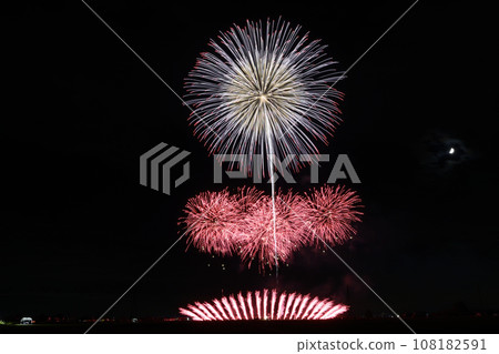 夜空中盛開的大花<築西花火大會2023> 夜空中盛開的大花<築西花火大會2023> 108182591
