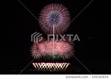 夜空中盛開的大花<築西花火大會2023> 夜空中盛開的大花<築西花火大會2023> 108182650