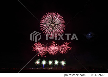 夜空中盛開的大花<築西花火大會2023> 夜空中盛開的大花<築西花火大會2023> 108182666