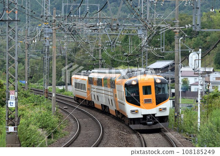 這是開往伊勢志摩方向的近鐵特急Vista兩層車廂。 這是開往伊勢志摩方向的近鐵特急Vista兩層車廂。 108185249