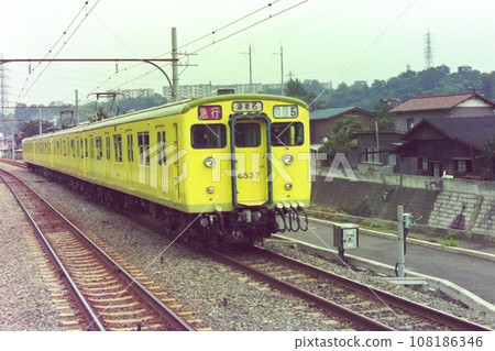 相鐵測試噴漆車，黃色版，4 輛特快車，神石川，1974 年 7 月 24 日 108186346