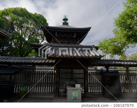 秋天的佛教寺廟:信州大谷派名古屋別院 秋天的佛教寺廟:信州大谷派名古屋別院 108187070