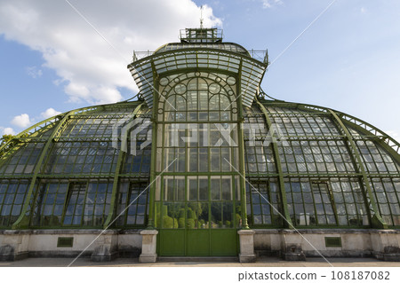 Botanical House "House in the Desert" in the Schoenbrunn Palace Park 108187082