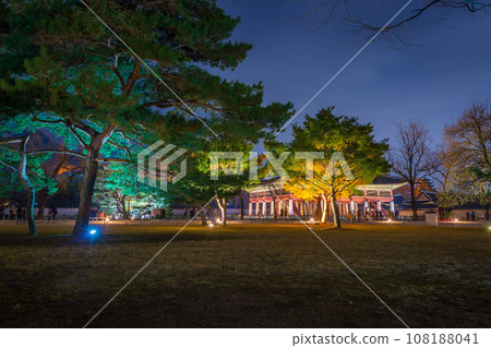 Gyeongbokgung Palace at night is beautiful, Seoul, South Korea. 108188041