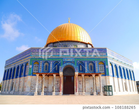 dome of the rock in the blue sky 108188265