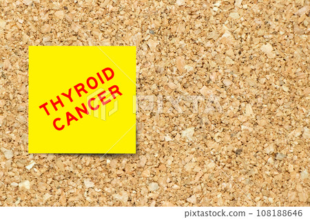 Yellow note paper with word thyroid cancer on cork board background with copy space 108188646