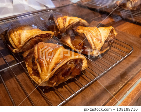 北海道札幌秋葉定山溪秋季溫泉麵包蘋果派 108189710