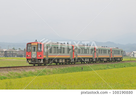 Takayama Main Line Senri-Hasei JR West Kiha 120-348 (Toyama) Takayama Main Line Senri-Hasei JR West Kiha 120-348 (Toyama) 108190880