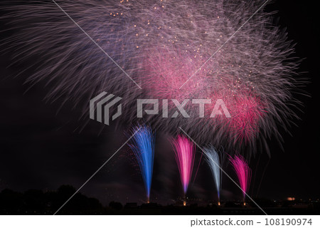 Fireworks blooming in the night sky, fireworks display shining high, fireworks, night sky, fireworks image, fireworks display 108190974