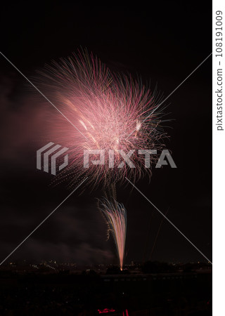 Fireworks blooming in the night sky, fireworks display shining high, fireworks, night sky, fireworks image, fireworks display Fireworks blooming in the night sky, fireworks display shining high, fireworks, night sky, fireworks image, fireworks display 108191009