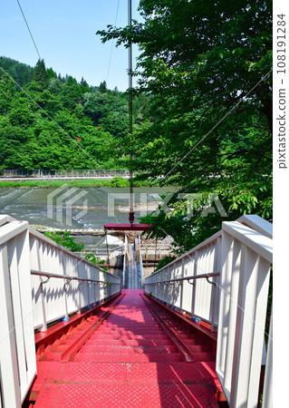 Suspension bridge at Roadside Station Shirataka Yana Park (Yamagata Prefecture) 108191284