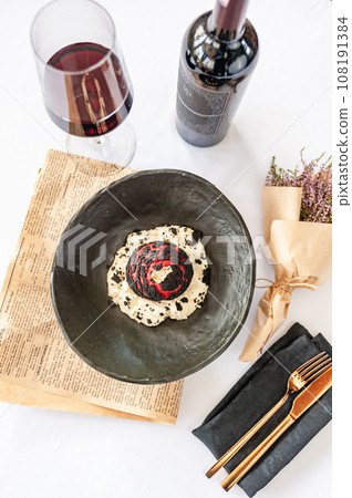 Choux Shu bun with beef, cream cheese, espuma parmesan and Borodino chips Choux Shu bun with beef, cream cheese, espuma parmesan and Borodino chips 108191384