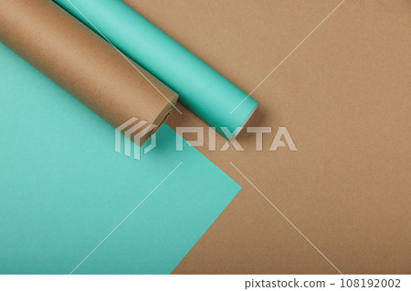 Packing Christmas gifts with blue and brown paper Packing Christmas gifts with blue and brown paper 108192002